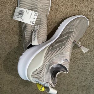 Adidas slip on sneaker